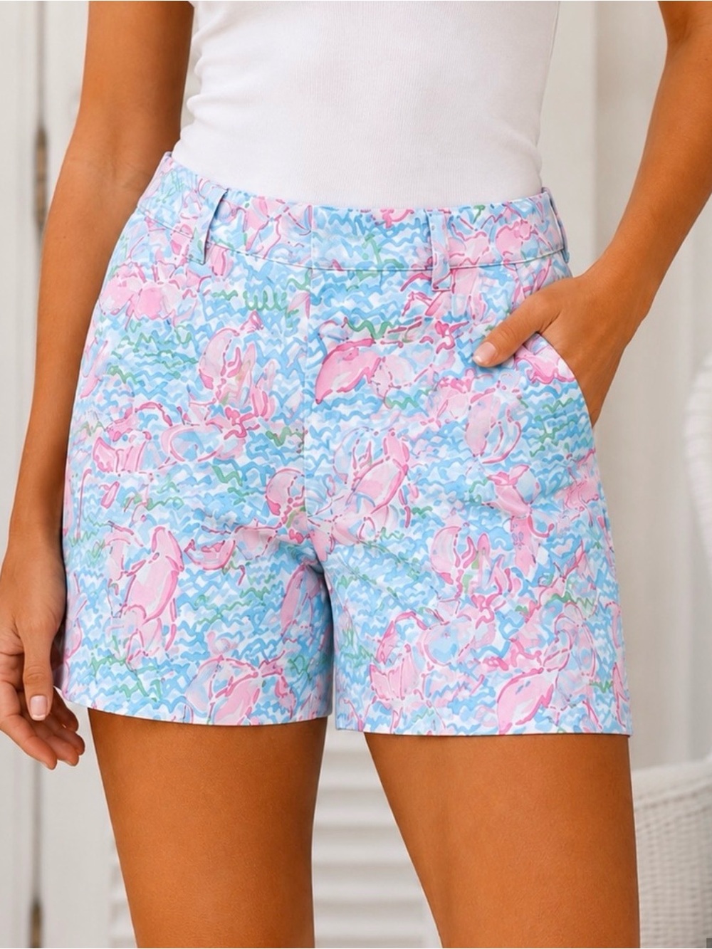 Lilly Pulitzer shorts in the "Lobstah Roll" lobster the chipper short